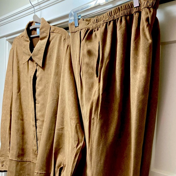 Ladies Pantsuit - Picture 2 of 7